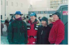 J & fellow mushers pose in Anchorage--2.jpg (48065 bytes)